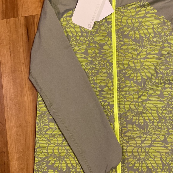 Fabletics NWT Zip Up Top/ Lightweight - Picture 4 of 8